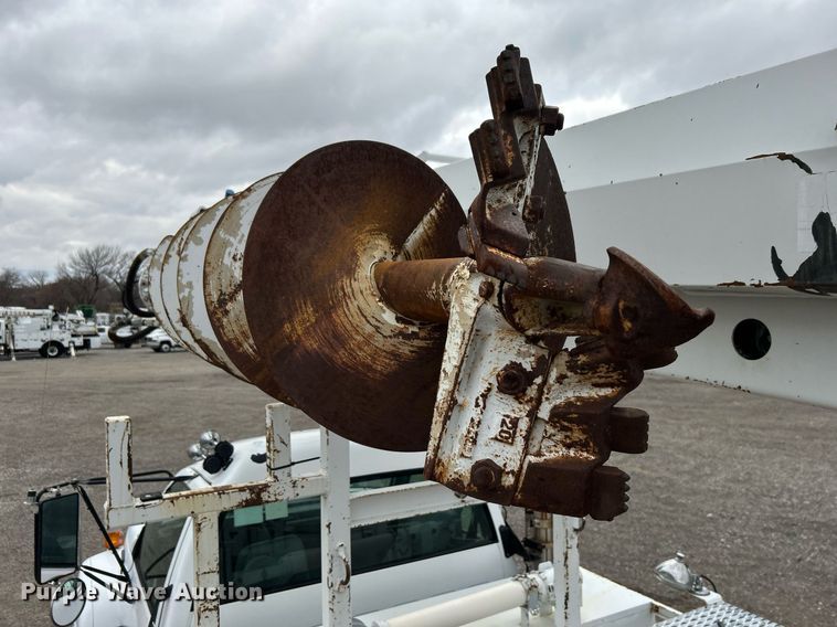 image for item OM9199 1998 GMC C8500 digger derrick truck