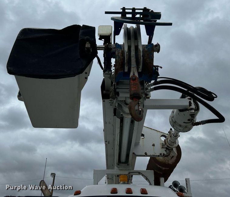 image for item OM9199 1998 GMC C8500 digger derrick truck