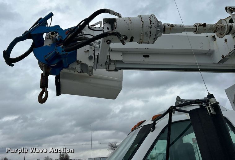 image for item OM9199 1998 GMC C8500 digger derrick truck