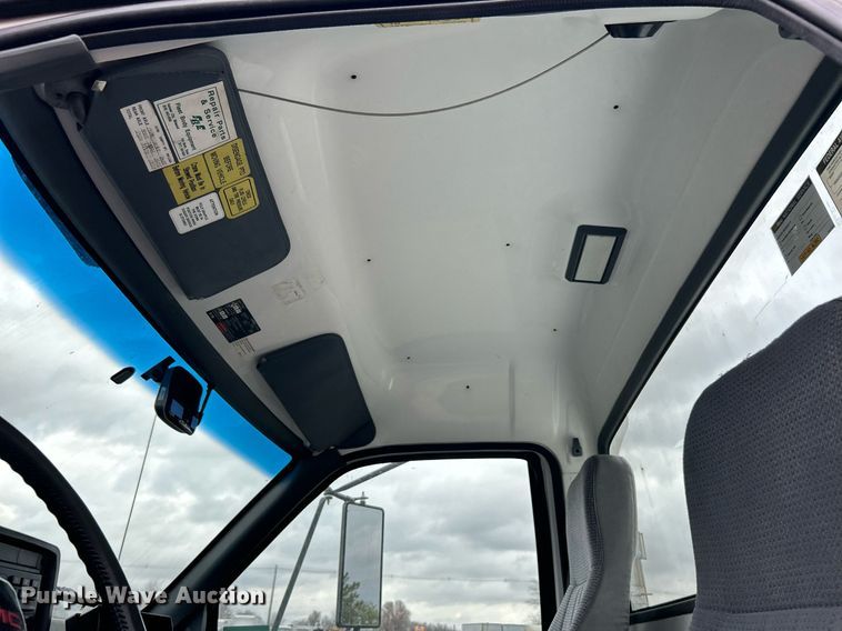 image for item OM9199 1998 GMC C8500 digger derrick truck