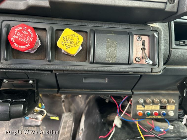 image for item OM9199 1998 GMC C8500 digger derrick truck