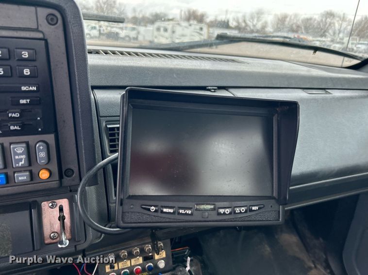 image for item OM9199 1998 GMC C8500 digger derrick truck