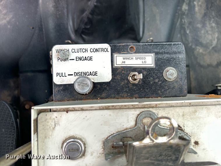 image for item OM9199 1998 GMC C8500 digger derrick truck