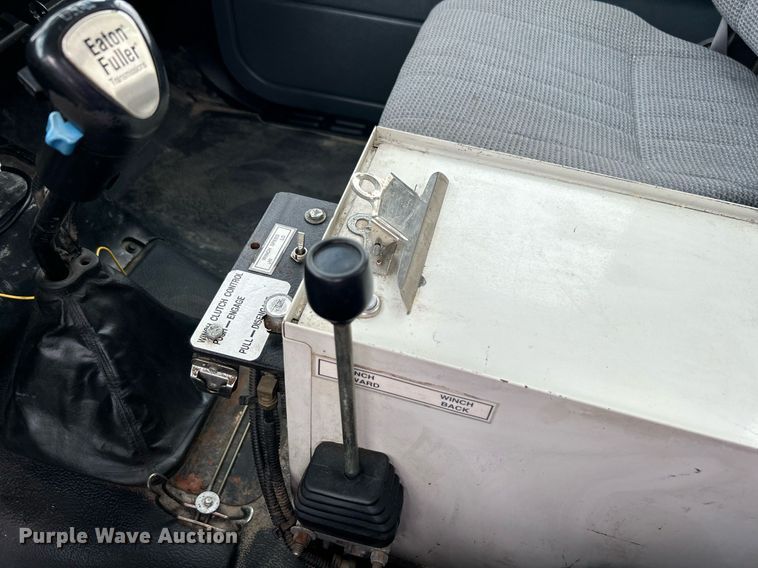 image for item OM9199 1998 GMC C8500 digger derrick truck