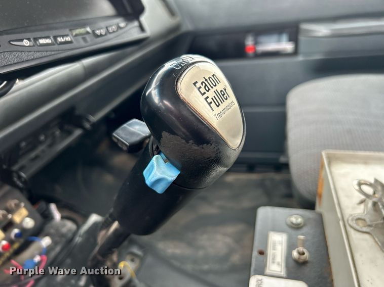 image for item OM9199 1998 GMC C8500 digger derrick truck