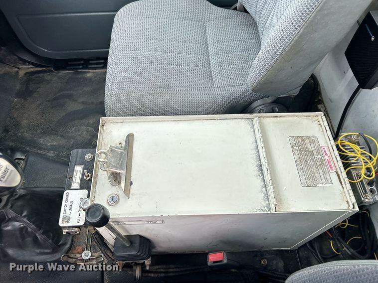 image for item OM9199 1998 GMC C8500 digger derrick truck