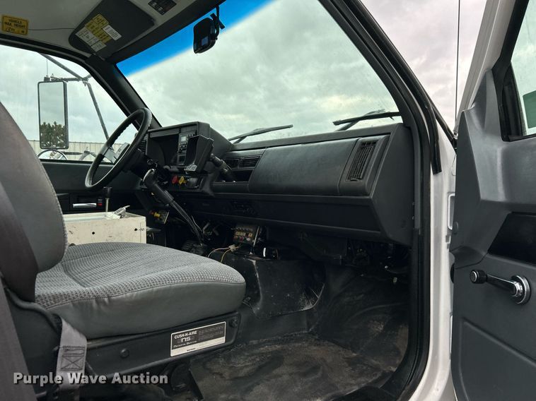 image for item OM9199 1998 GMC C8500 digger derrick truck