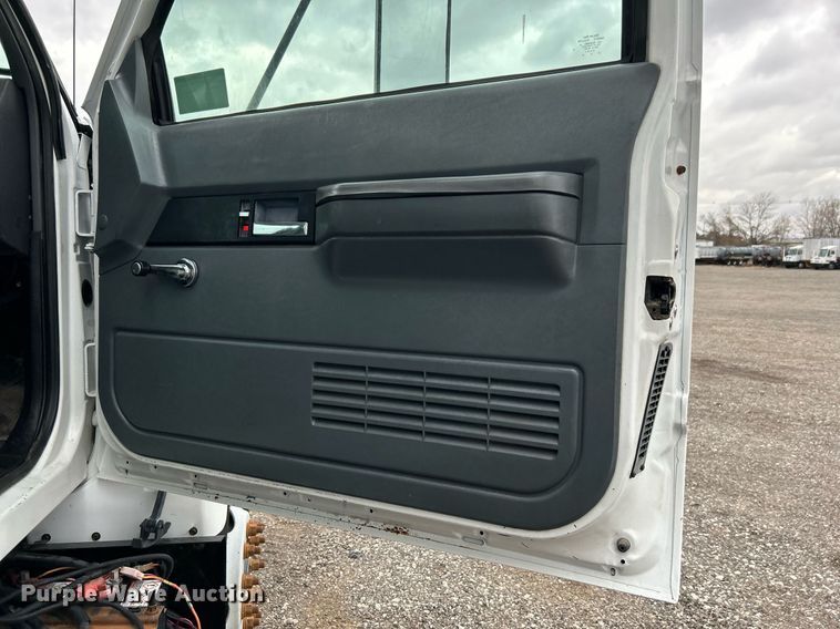 image for item OM9199 1998 GMC C8500 digger derrick truck