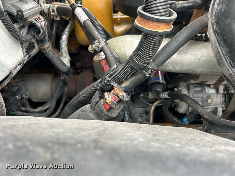 image for item OM9199 1998 GMC C8500 digger derrick truck