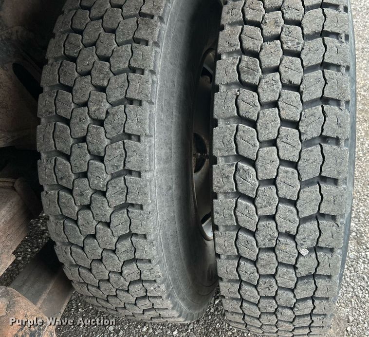 image for item OM9199 1998 GMC C8500 digger derrick truck