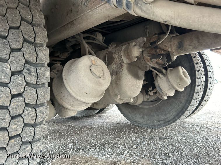 image for item OM9199 1998 GMC C8500 digger derrick truck