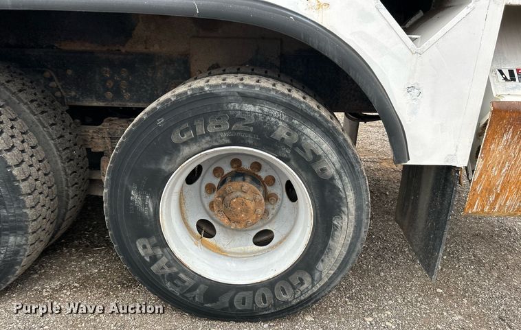 image for item OM9199 1998 GMC C8500 digger derrick truck