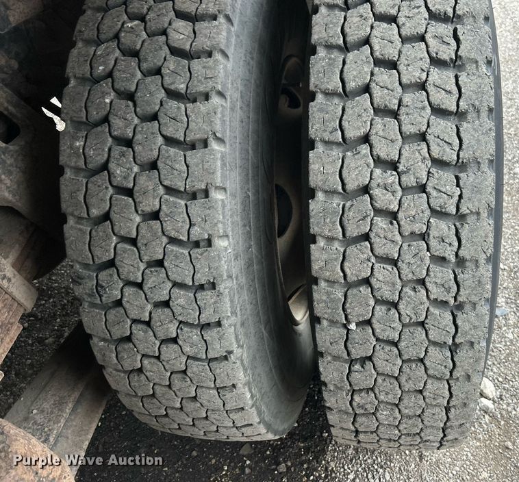 image for item OM9199 1998 GMC C8500 digger derrick truck