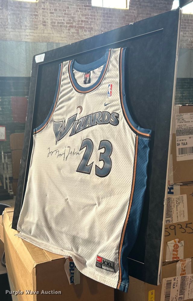 image for item DN0626 Michael Jordan memorabilia