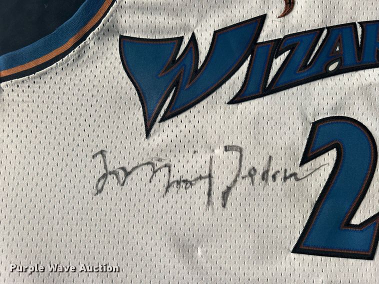 image for item DN0626 Michael Jordan memorabilia