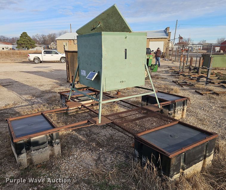 image for item DN7168 Fish feeder