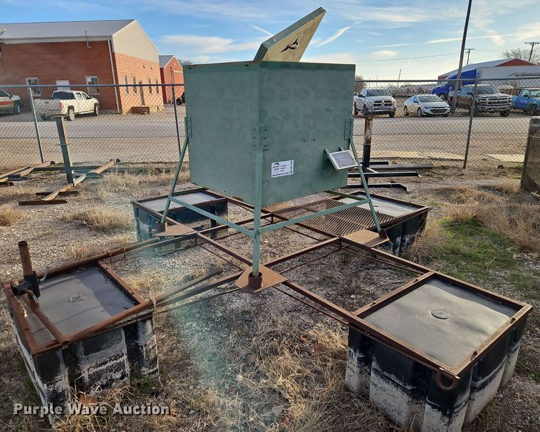 image for item DN7168 Fish feeder