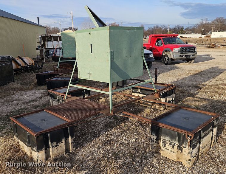 image for item DN7168 Fish feeder