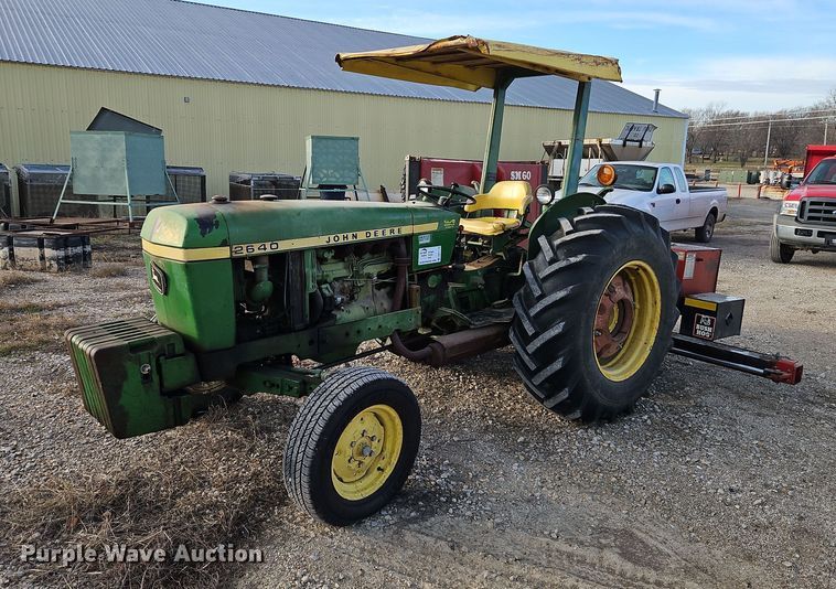 image for item DN7170 1976 John Deere 2640  tractor