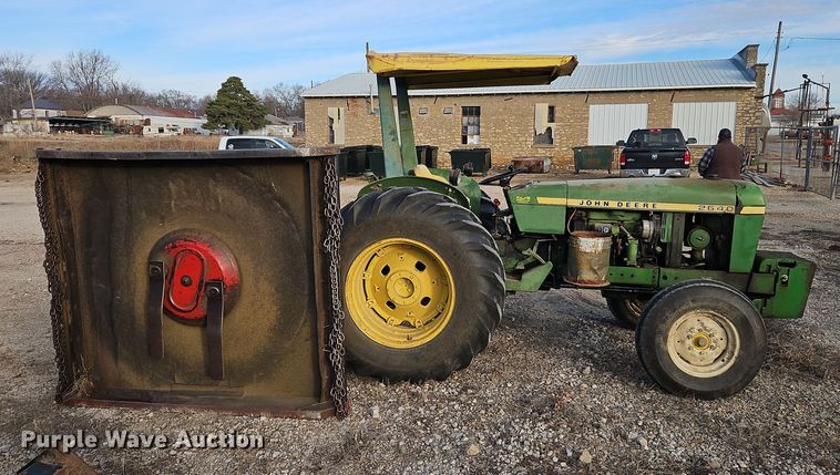 image for item DN7170 1976 John Deere 2640  tractor