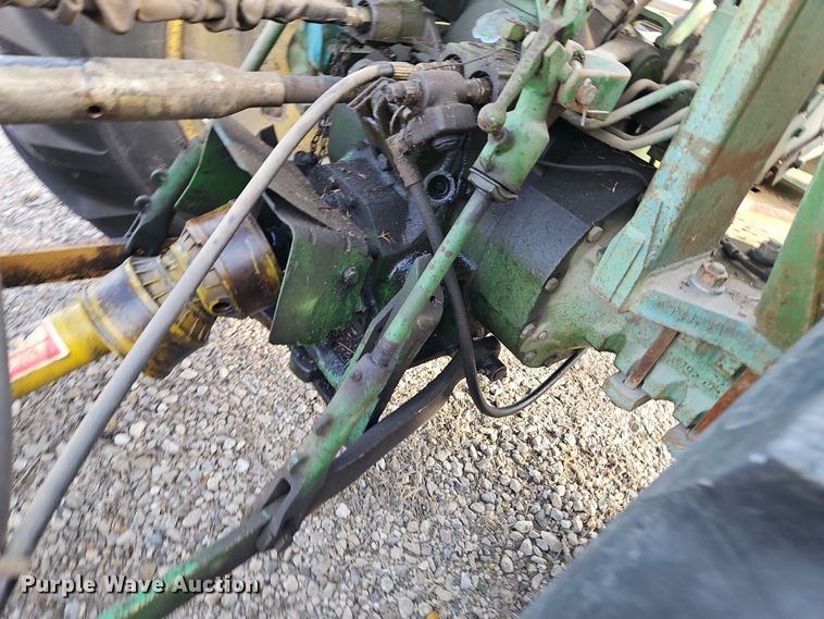 image for item DN7170 1976 John Deere 2640  tractor