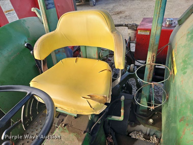 image for item DN7170 1976 John Deere 2640  tractor