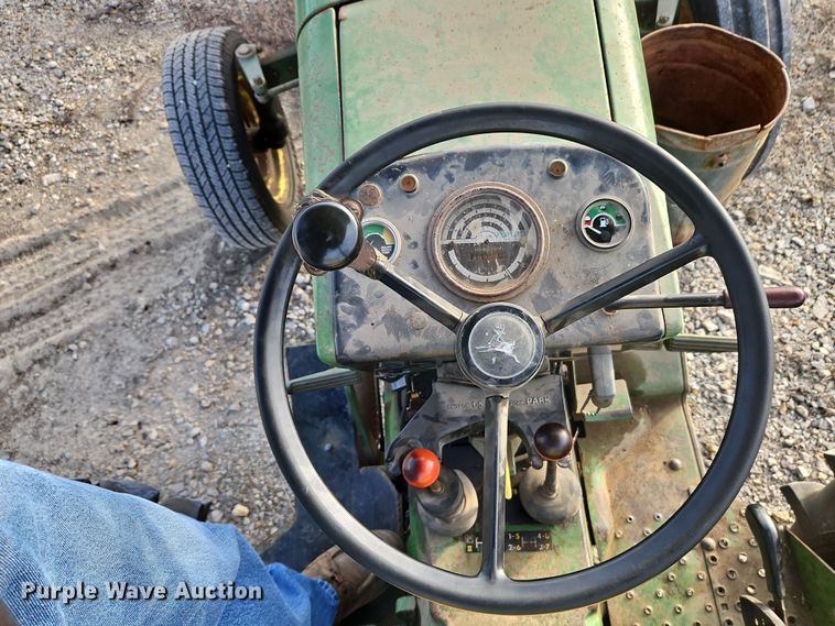 image for item DN7170 1976 John Deere 2640  tractor