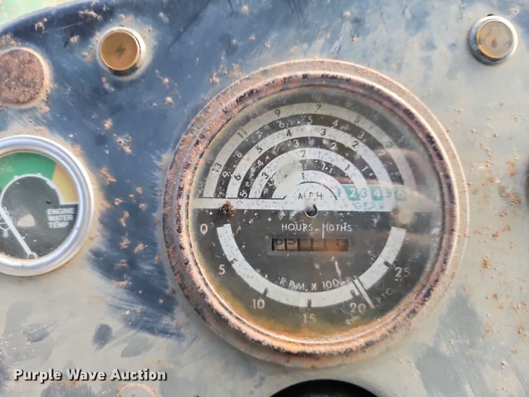 image for item DN7170 1976 John Deere 2640  tractor