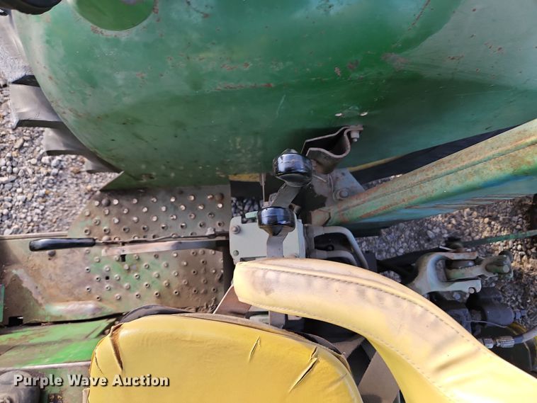 image for item DN7170 1976 John Deere 2640  tractor