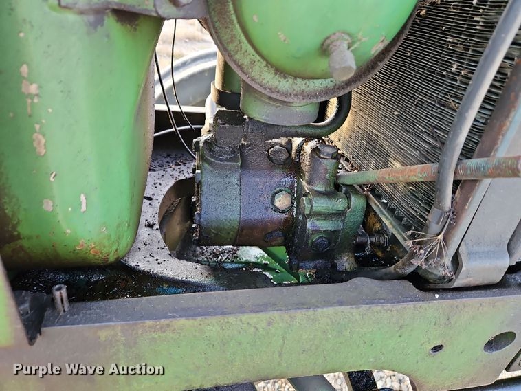 image for item DN7170 1976 John Deere 2640  tractor