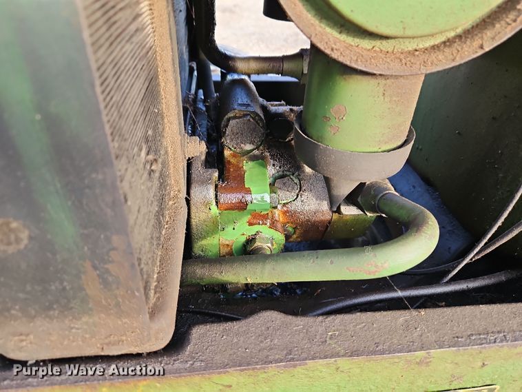 image for item DN7170 1976 John Deere 2640  tractor