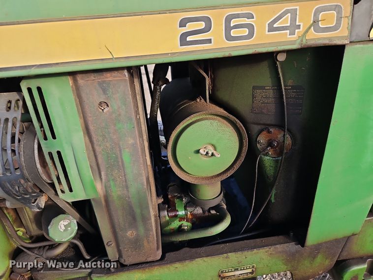 image for item DN7170 1976 John Deere 2640  tractor