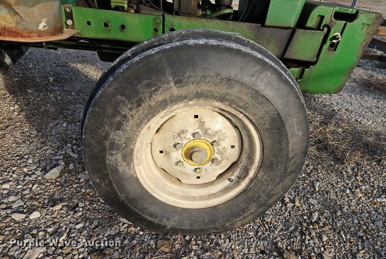 image for item DN7170 1976 John Deere 2640  tractor