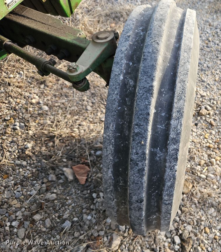 image for item DN7170 1976 John Deere 2640  tractor