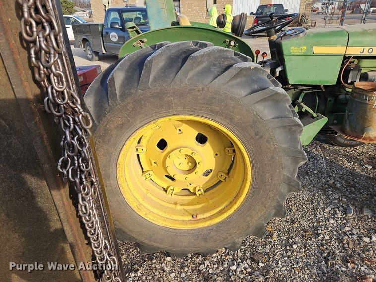 image for item DN7170 1976 John Deere 2640  tractor