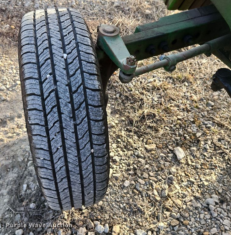 image for item DN7170 1976 John Deere 2640  tractor