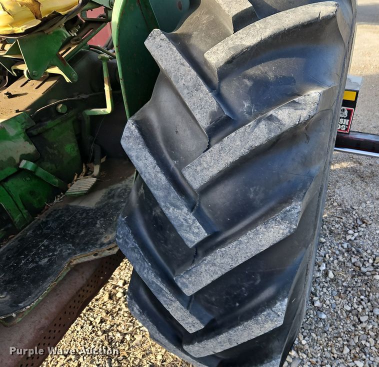 image for item DN7170 1976 John Deere 2640  tractor