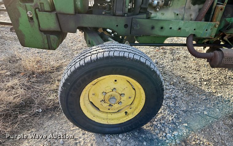 image for item DN7170 1976 John Deere 2640  tractor