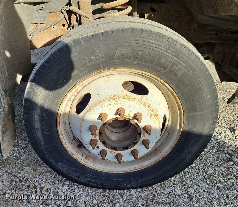 image for item DN7171 2006 Ford F550 Super Duty XL  dump flatbed truck