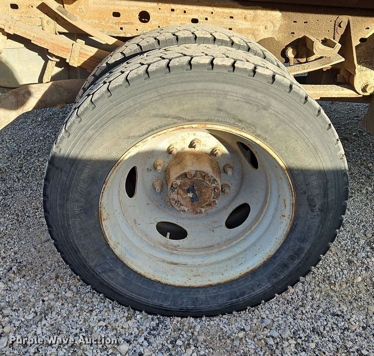 image for item DN7171 2006 Ford F550 Super Duty XL  dump flatbed truck