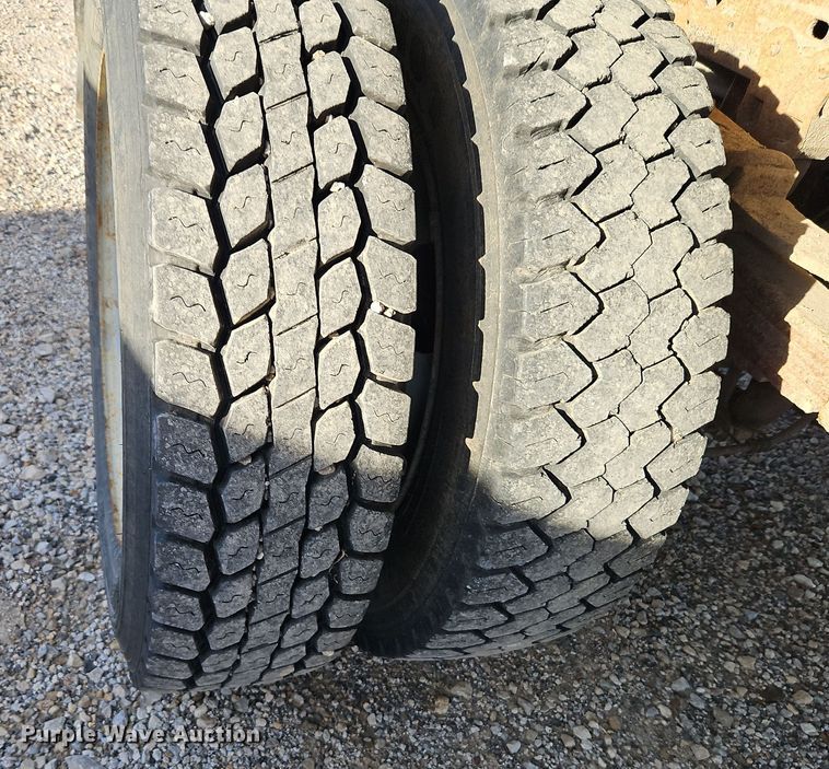 image for item DN7171 2006 Ford F550 Super Duty XL  dump flatbed truck