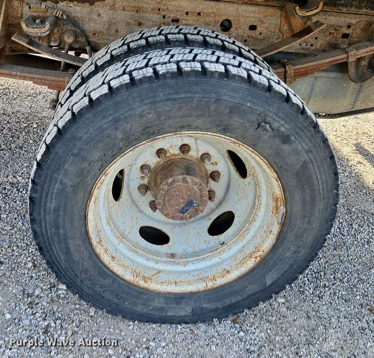 image for item DN7171 2006 Ford F550 Super Duty XL  dump flatbed truck