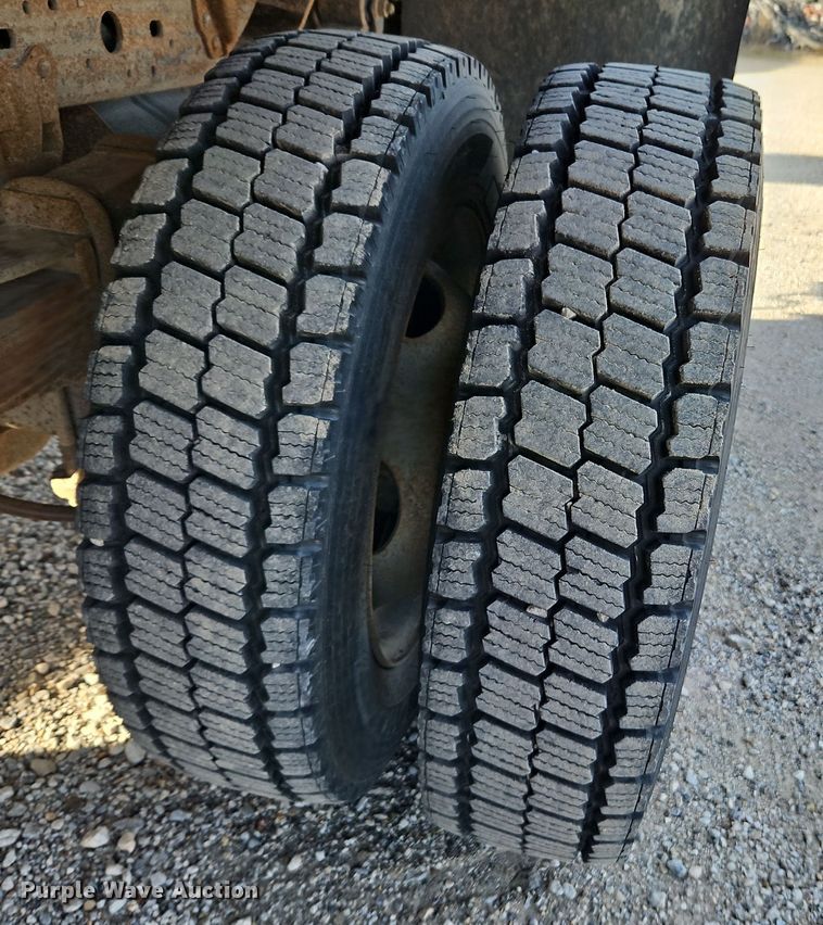 image for item DN7171 2006 Ford F550 Super Duty XL  dump flatbed truck