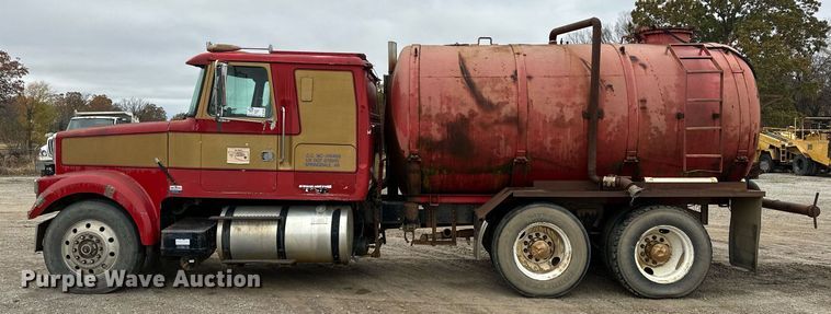 image for item DP3263 1985 Volvo White  water truck