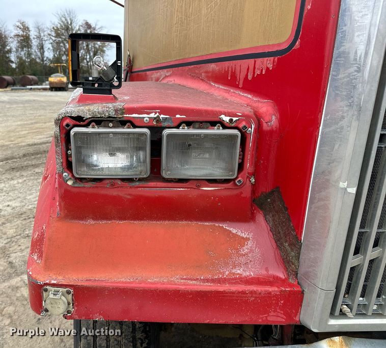 image for item DP3263 1985 Volvo White  water truck