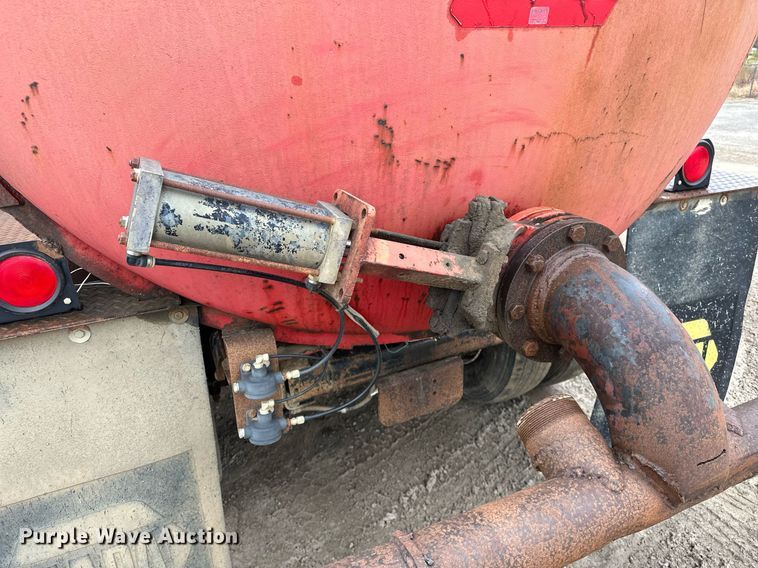 image for item DP3263 1985 Volvo White  water truck