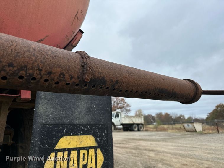 image for item DP3263 1985 Volvo White  water truck