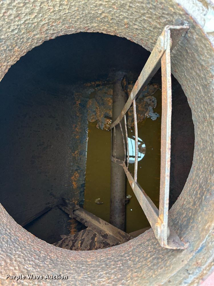 image for item DP3263 1985 Volvo White  water truck