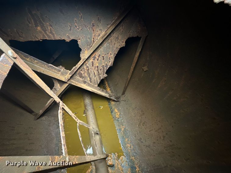 image for item DP3263 1985 Volvo White  water truck