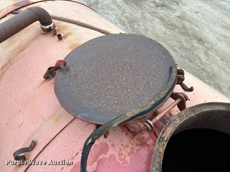 image for item DP3263 1985 Volvo White  water truck